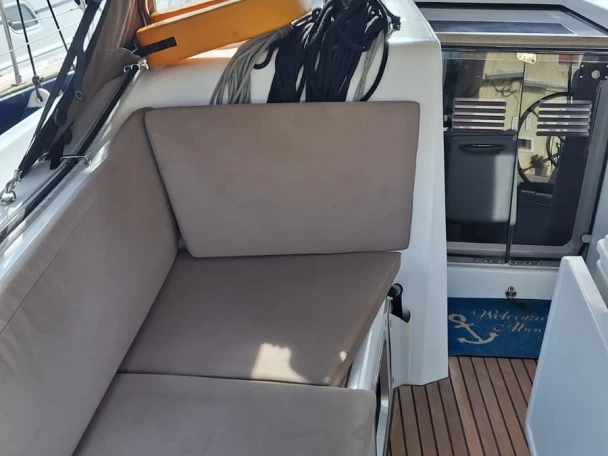 Jeanneau Sun Odyssey 410 charter bareboat or skippered in  Pálairos