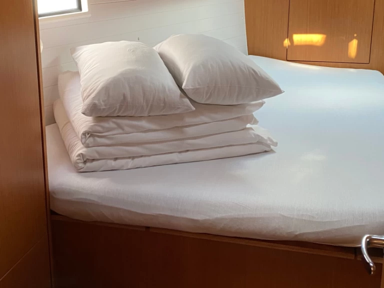 Hire a Bavaria Cruiser 34 Drage