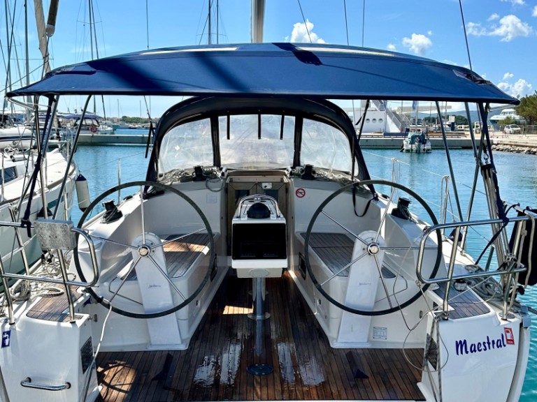 Hire a Bavaria Cruiser 37 Drage