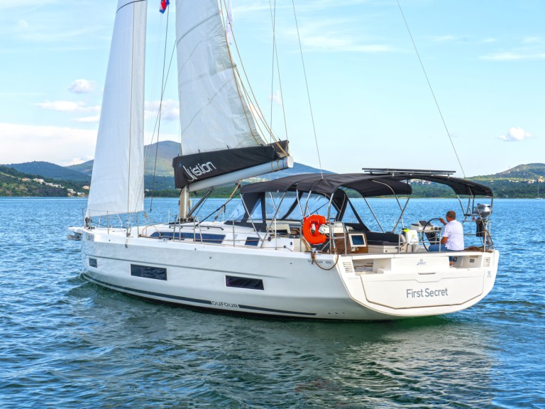 Charter a Dufour Dufour 470 in Skradin on Samboat