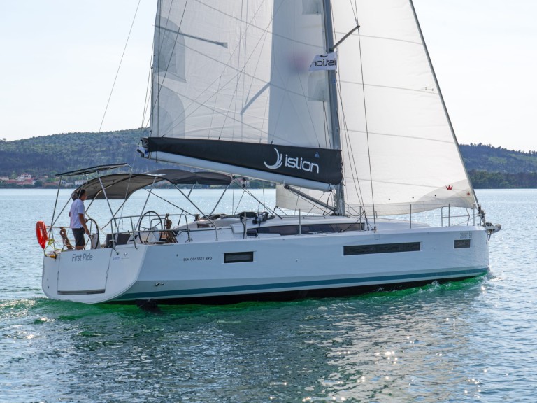 Hire Sailboat Jeanneau with a boat licence