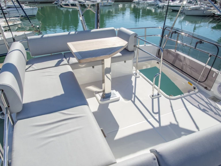 Yacht charter Pula - Jeanneau Prestige 420 Fly - 2 cab. on SamBoat