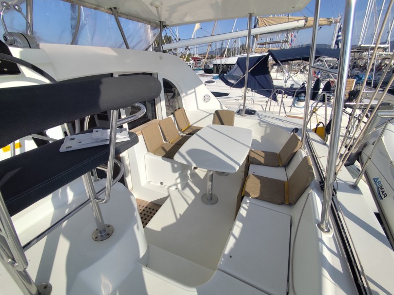 Yacht hire Empuriabrava cheap Lagoon 380