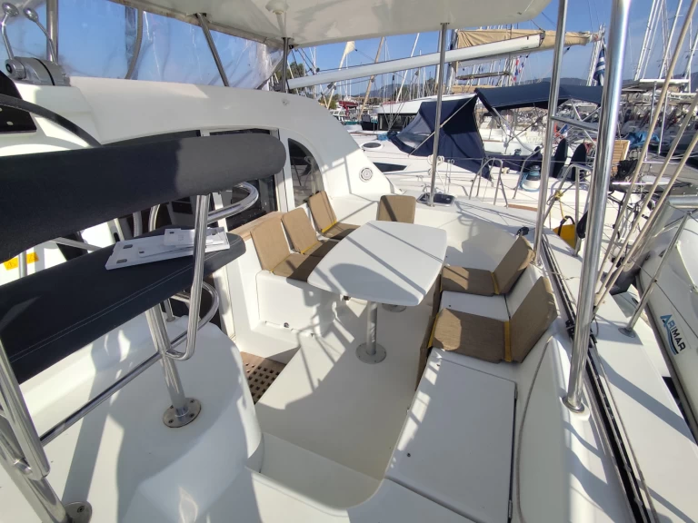 Yacht hire Empuriabrava cheap Lagoon 380