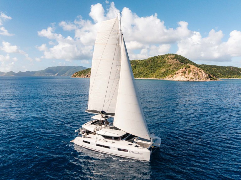 Hire Catamaran Lagoon with a boat licence