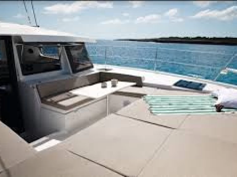 Hire a BALI 4.2 VI (4D/2C/2P) BALI 4.2 VI Ajaccio