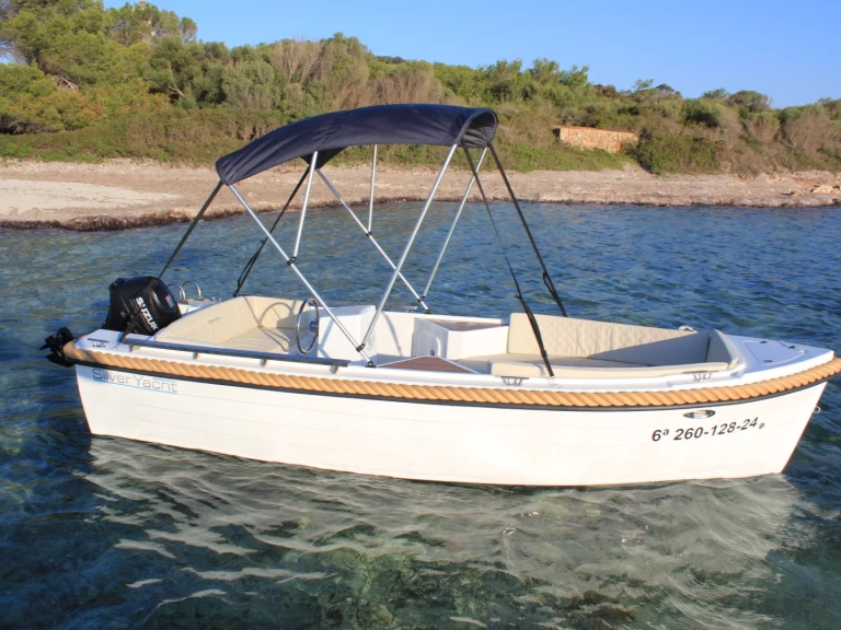 Hire Motorboat Silver with a boat licence