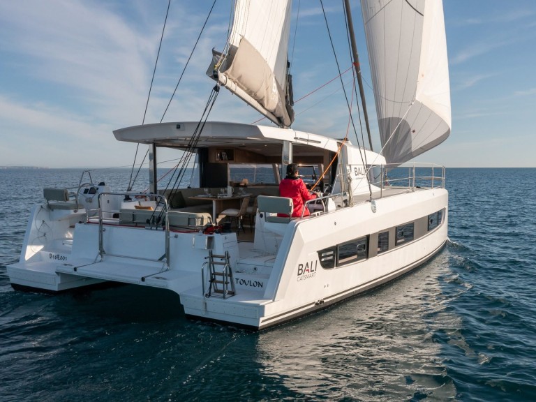 Hire Catamaran 15 with a boat licence