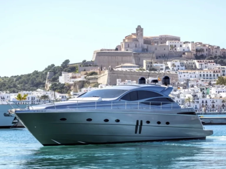 Hire Luxury Yacht Pershing with a boat licence