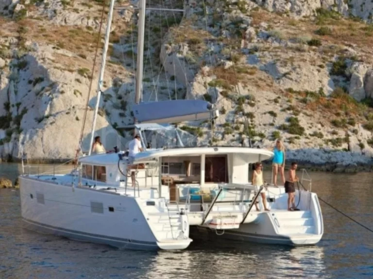 Catamaran to hire Marina Formentera at the best price