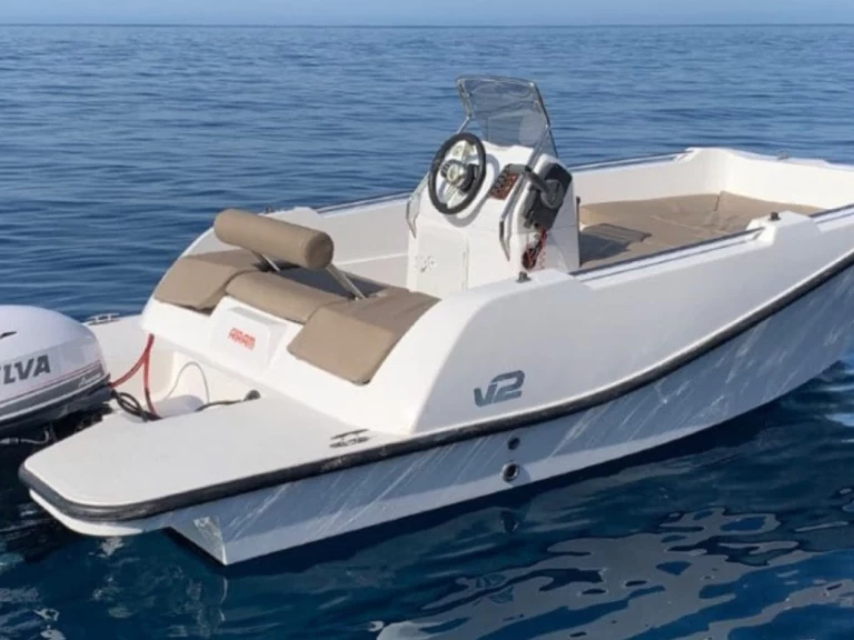 V2 BOATS 5.0 SPORT charter bareboat or skippered in  Torrevieja