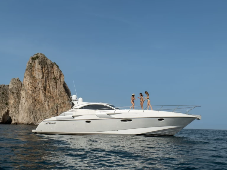 Motorboat to hire Salerno at the best price