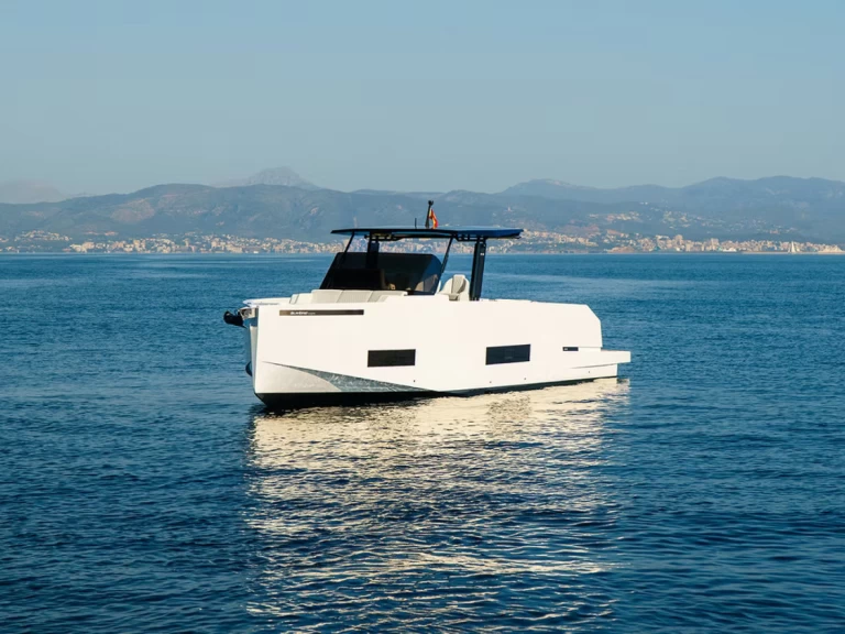 Hire Motorboat De Antonio with a boat licence