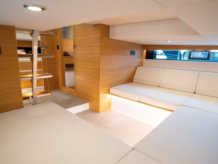 Motorboat to hire Alyki at the best price