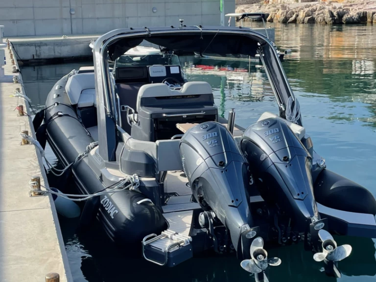 Hire RIB Zodiac with a boat licence