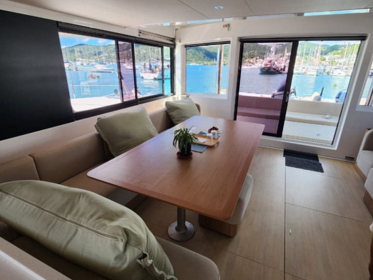 Hire a 15 BALI 5.8 Port Cogolin