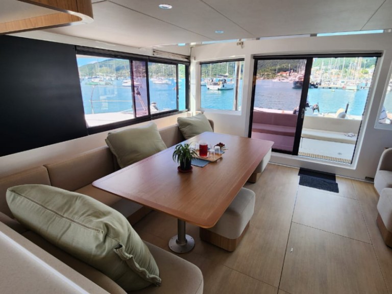 Charter a 15 BALI 5.8 in Port Cogolin on Samboat