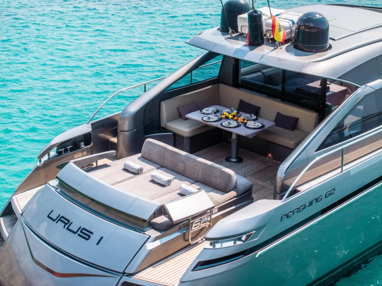 Hire Luxury Yacht Pershing with a boat licence