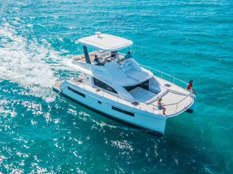 Charter a Leopard Leopard 43 Powercat in Miami on Samboat