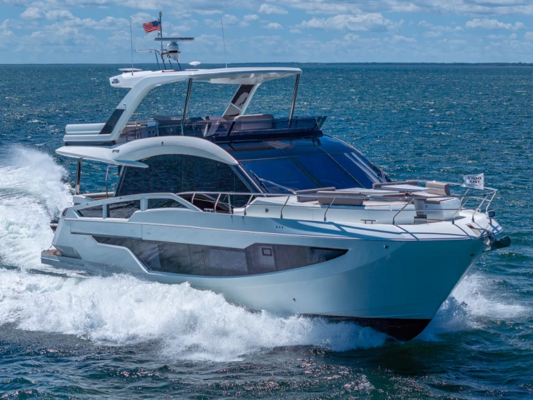 Hire Luxury Yacht Galeon with a boat licence