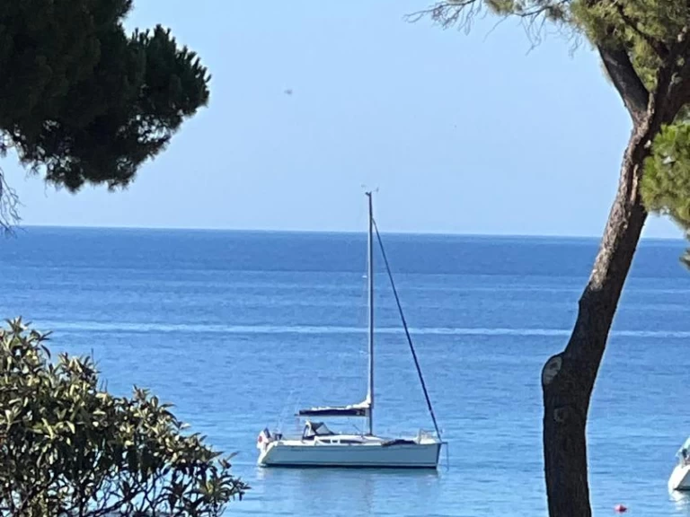 Sailboat to hire Santa-Maria-Poggio at the best price