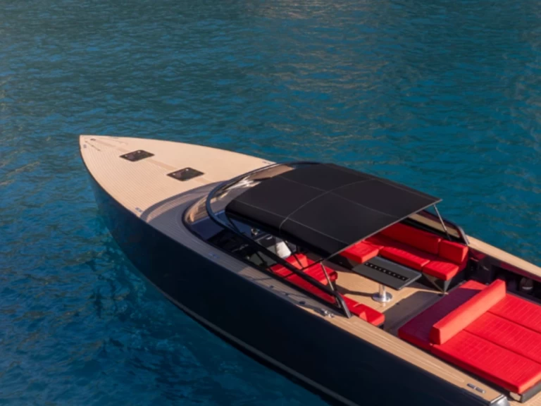 Hire Motorboat VanDutch with a boat licence