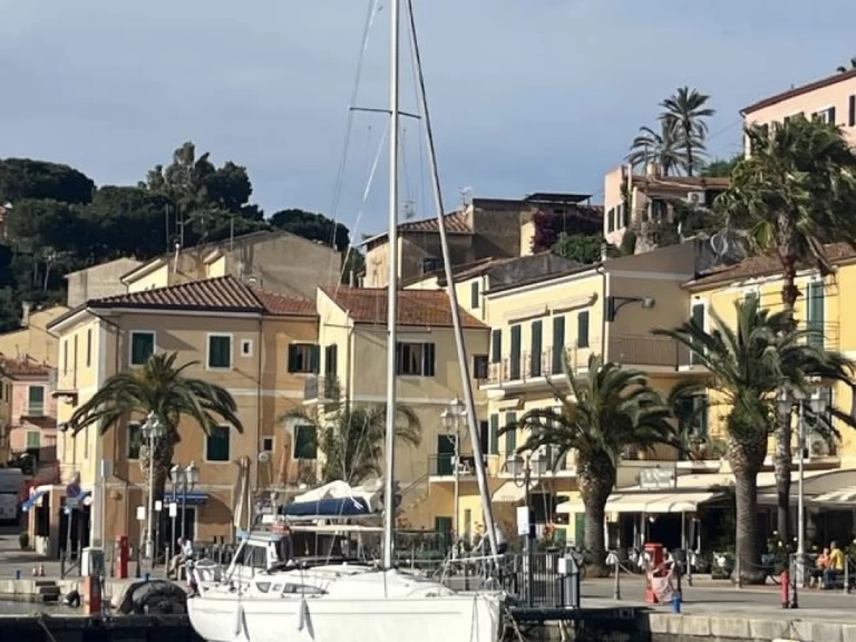 Jeanneau Sun Fast 32i charter bareboat or skippered in  Santa-Maria-Poggio