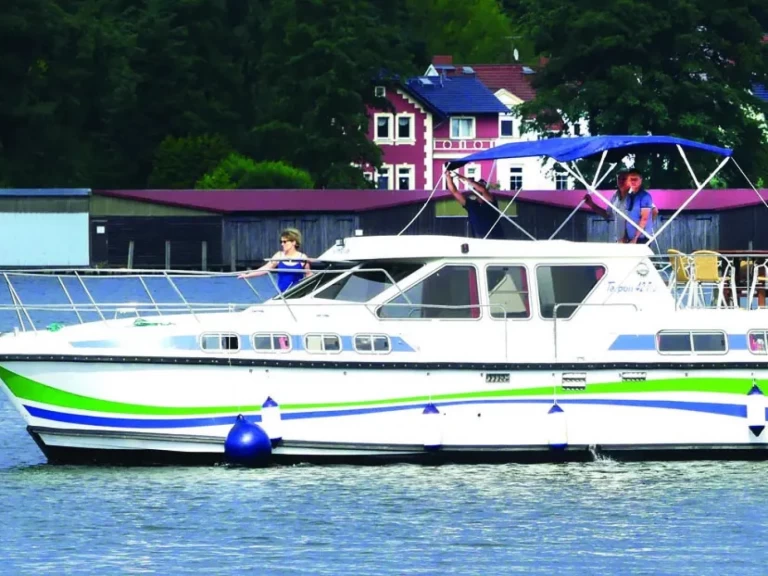 Motorboat to hire Lübz at the best price