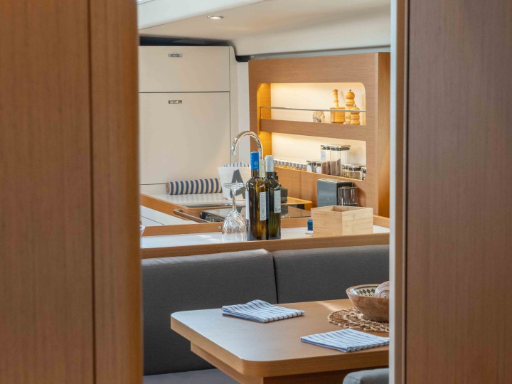 Yacht hire Lávrio cheap First Yacht 53