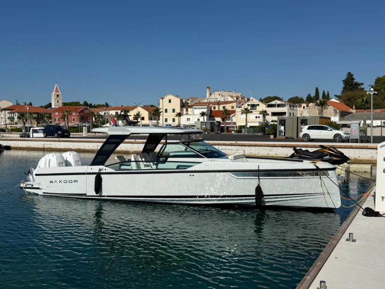 Hire Motorboat Saxdor with a boat licence