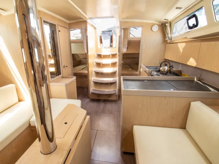 Yacht hire Nikiána cheap Oceanis 41.1[G]