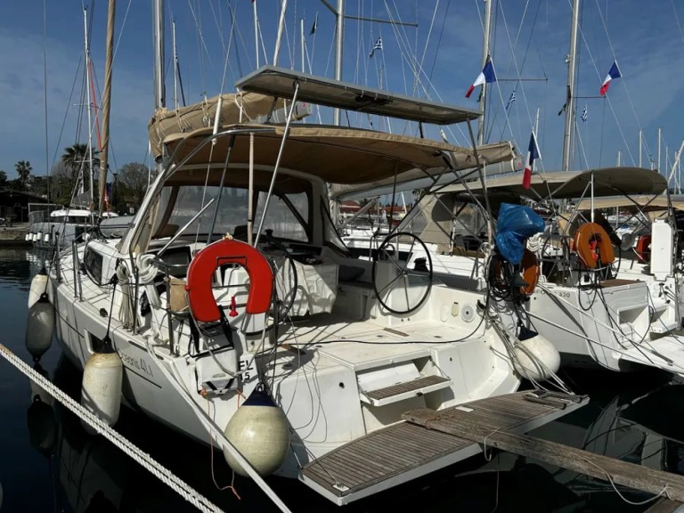 Hire Sailboat Bénéteau with a boat licence
