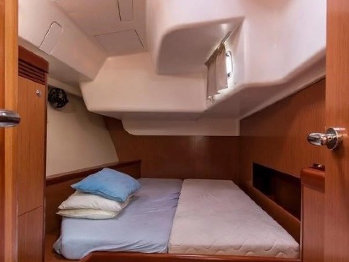 Sailboat hire in Pálairos - Bénéteau Oceanis 54