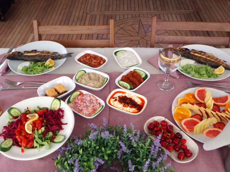 Hire Luxury Yacht  with a boat licence