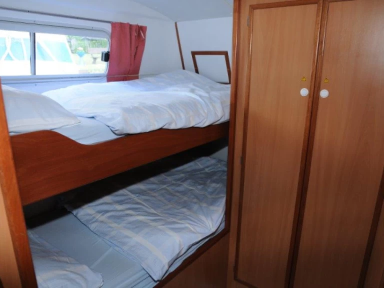 Charter a  Tarpon 37 N in Lübz on Samboat