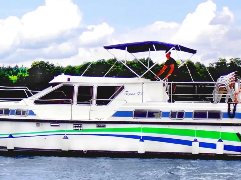 Charter a  Tarpon 42 N in Lübz on Samboat