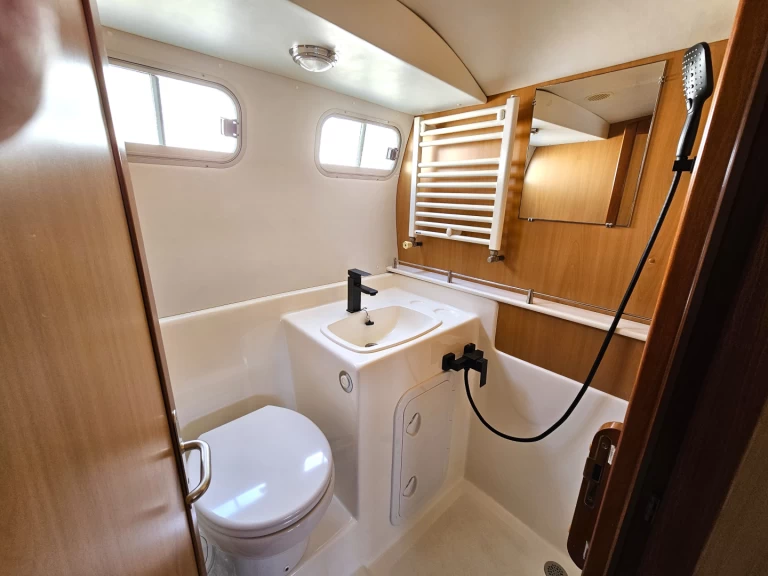 Motorboat hire in Lübz -  Tarpon 37 DP