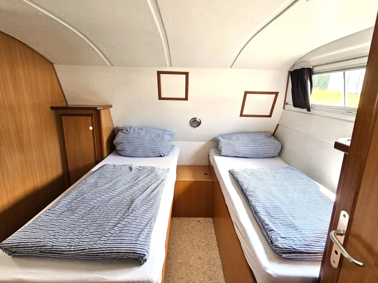 Motorboat to hire Lübz at the best price