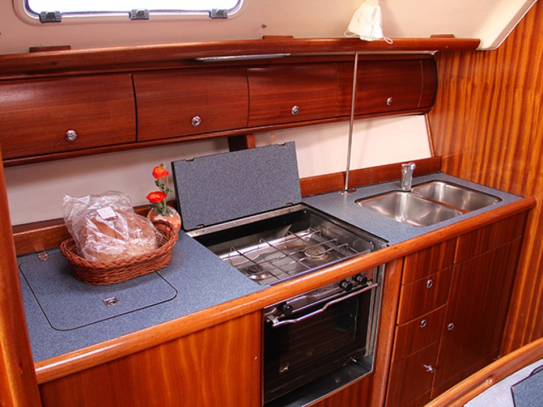 Charter a Bavaria Bavaria 41 in Skáfi on Samboat