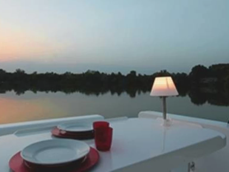 Motorboat hire in Precenicco - Le Boat Minuetto