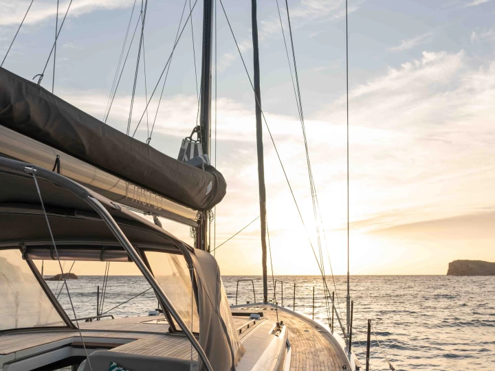 Hire Sailboat with or without skipper Bénéteau Lávrio