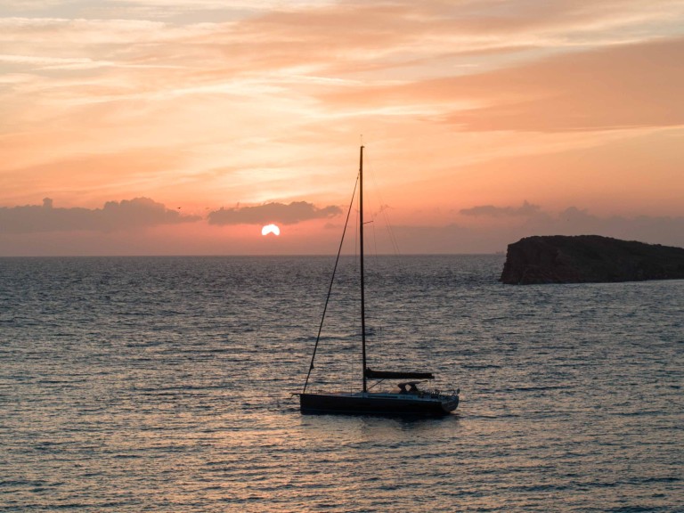 Hire Sailboat Bénéteau with a boat licence