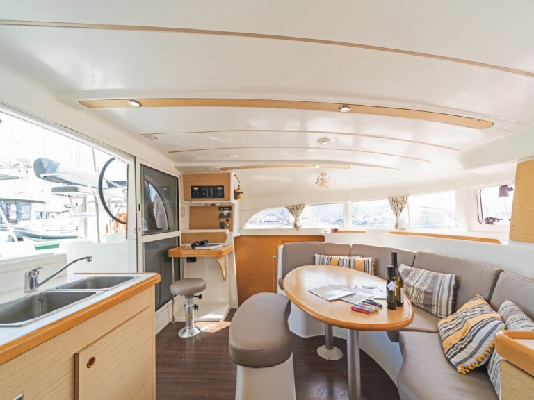 Hire a Lagoon Lagoon 380 Kavála