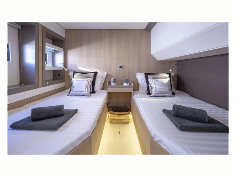 Hire a Bali Bali 5.4 Alimos