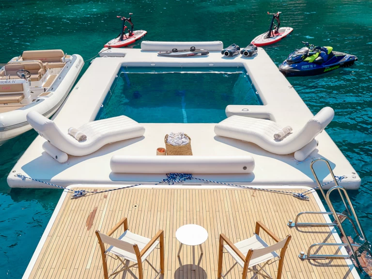 Hire Luxury Yacht Princess with a boat licence