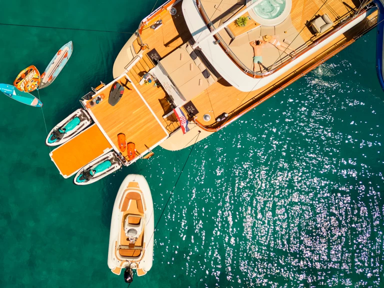 Sailboat to hire Split at the best price