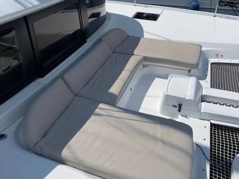 Catamaran hire in Lefkáda - Lagoon Lagoon 46