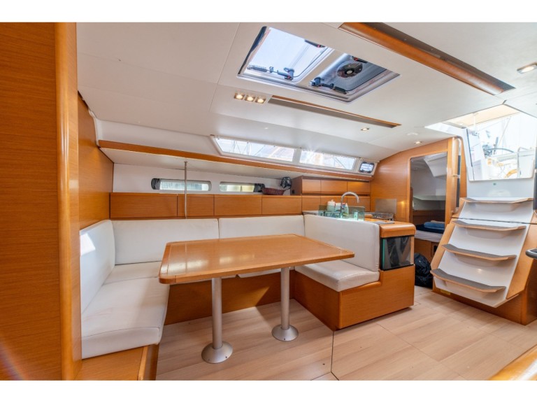 Hire Sailboat with or without skipper Jeanneau Alimos