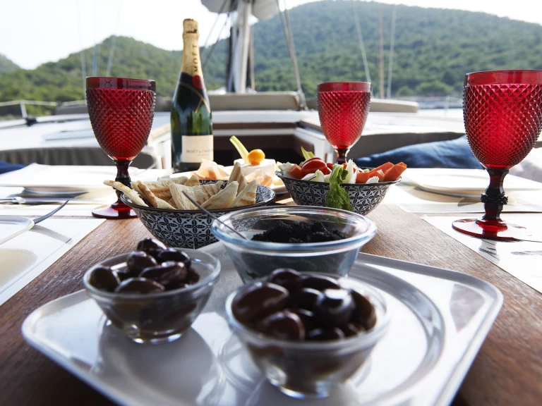 Sailboat hire in Milazzo - Hanse Hanse 540 E