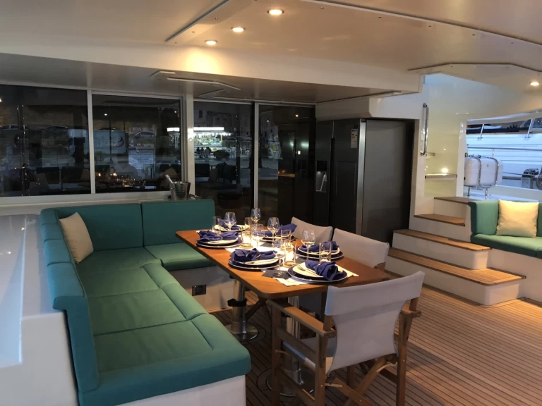 Hire Catamaran  with a boat licence